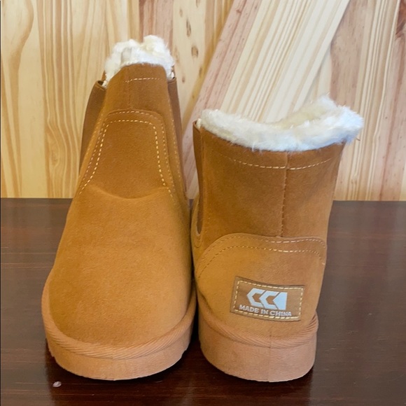 Fuzzy booties - Picture 5 of 7